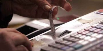 Απαλλάσσονται από τον ΦΠΑ 450.000 επαγγελματίες