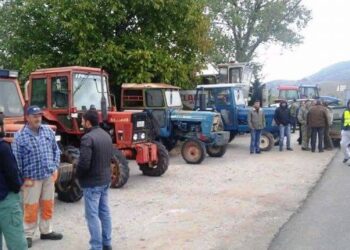 Κατάληψη της Περιφέρειας την Κυριακή – Παραμένουν στα μπλόκα οι κτηνοτρόφοι της Δ. Μακεδονίας