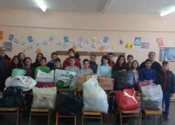 Οι μαθητές του Γυμνασίου Αναρράχης-Εμπορίου στο πλευρό των προσφύγων – Έστειλαν αγαθά α’ ανάγκης στην Ειδομένη