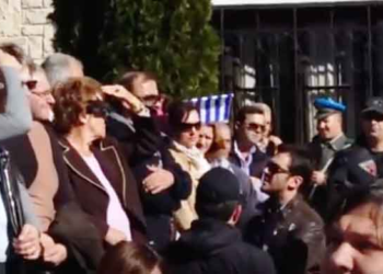 «Ντροπή σας που ξεπουλήσατε την πατρίδα» φώναξε Καστοριανός προς την εξέδρα των επισήμων στην Καστοριά
