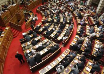 Δίνουν αναδρομικά έως και 100.000 ευρώ σε συνταξιούχους βουλευτές