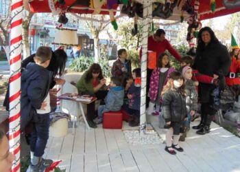 Χριστουγεννιάτικη πρωτοβουλία του καφέ «ΠΛΑΤΕΙΑ» της Πτολεμαΐδας