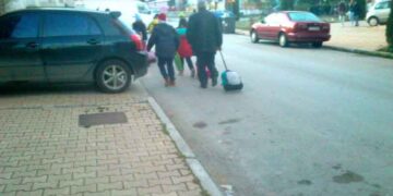 Αναγνώστης Χρ.Γ: Όταν έχεις γκαράζ, δε σημαίνει ότι σου ανήκει και το πεζοδρόμιο