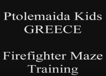 Εκπαίδευση σε junior πυροσβέστη από τους άντρες της Πυροσβεστικής Υπηρεσίας Πτολεμαΐδας