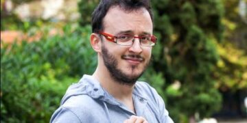 Δείτε τη συνέντευξη που παραχώρησε ο Πτολεμαϊδιώτης δημοσιογράφος Μάκης Σαββάκης σε τηλεοπτική εκπομπή του TV100