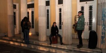 Ρομαντική βραδινή Κοζάνη…. με τζαζ μελωδίες και κλειστά φώτα για την “Ώρα της Γης” (video)