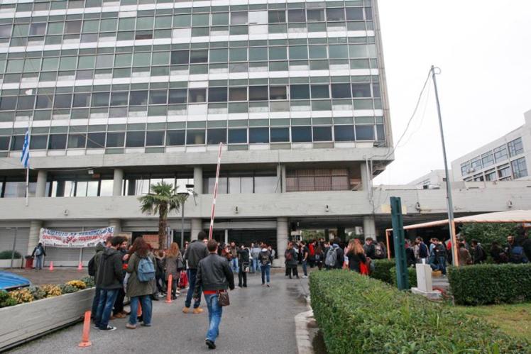 Σοβαρά επεισόδια με έναν τραυματία στο ΑΠΘ