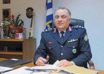 Πόντιος «μάλαμα» με στολή αστυνομικού διευθυντή