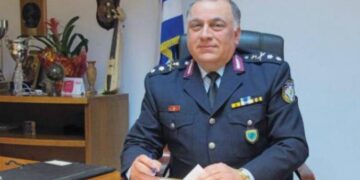 Πόντιος «μάλαμα» με στολή αστυνομικού διευθυντή