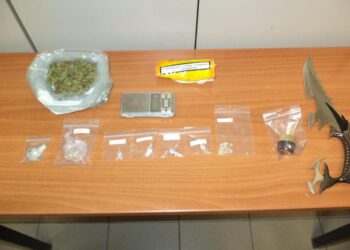 Σύλληψη 30χρονου για κατοχή ναρκωτικών και παράνομη οπλοκατοχή