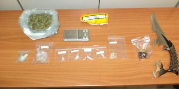 Σύλληψη 30χρονου για κατοχή ναρκωτικών και παράνομη οπλοκατοχή