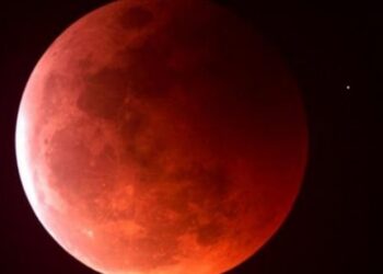 Κόκκινο θα γίνει απόψε το φεγγάρι