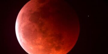 Κόκκινο θα γίνει απόψε το φεγγάρι