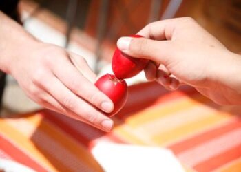 Το τσούγκρισμα του αβγού από τον Σύλλογο Κοζανιτών Θεσσαλονίκης