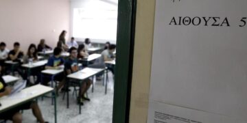 ΣτΕ: Μηδενίζεται το γραπτό των μαθητών που έχουν κινητό στις Πανελλαδικές