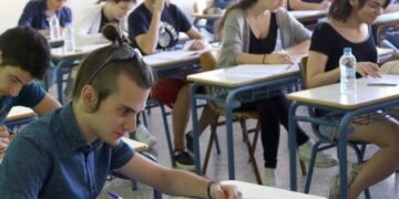 Πανελλαδικές: Δείτε τα θέματα που «έπεσαν» σε Βιολογία, Φυσική, Μαθηματικά και Ιστορία