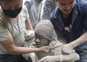 «Γίδι!» – Οργή για τους Ελληνες που δηλώνουν μέσω facebook «ασφαλείς στο Νεπάλ»