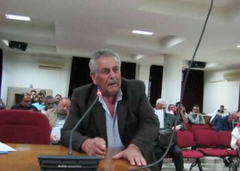 Καταγγελία σοκ για την κατάληψη κοινόχρηστων χώρων στην Πτολεμαΐδα- Κόντεψε να πεθάνει γυναίκα γιατί δεν μπορούσε να περάσει ασθενοφόρο από τα τραπεζοκαθίσματα