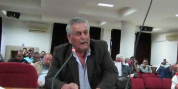 Καταγγελία σοκ για την κατάληψη κοινόχρηστων χώρων στην Πτολεμαΐδα- Κόντεψε να πεθάνει γυναίκα γιατί δεν μπορούσε να περάσει ασθενοφόρο από τα τραπεζοκαθίσματα