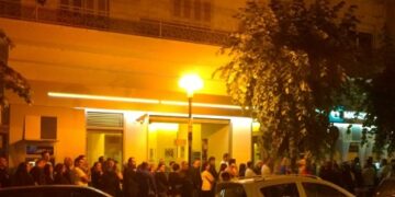Αναστάτωση και στην περιοχή μας από την αργία στις τράπεζες – Μέχρι και τα μεσάνυχτα έτρεχε ο κόσμος στα ATM