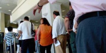 Κανονικά και στην ώρα τους οι συντάξεις, διαβεβαιώνει η κυβέρνηση