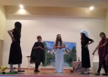 Ειρήνη του Αριστοφάνη επί σκηνής από τα παιδιά του λαϊκού φροντιστηρίου στην Πτολεμαΐδα