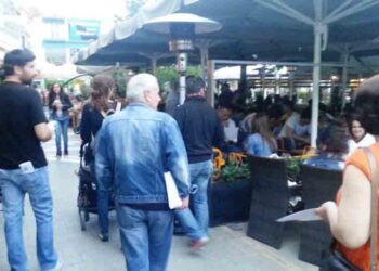 Εξόρμηση του ΚΚΕ στα καταστήματα της Πτολεμαΐδας για το δημοψήφισμα