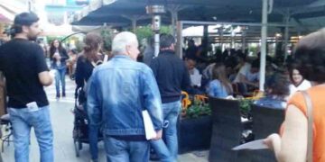 Εξόρμηση του ΚΚΕ στα καταστήματα της Πτολεμαΐδας για το δημοψήφισμα