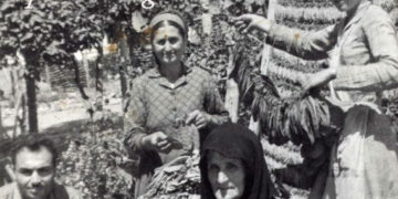 Η Καπνική περίοδος στη γεωργοκτηνοτροφική Εορδαία, στο χωριό Ανατολικό το 1957, από την στήλη του Γεώργιου Καζαντζή στον Παλμό, 10/06/2015