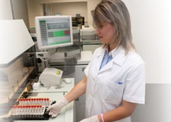 Θέσεις εργασίας: Ζητείται βοηθός μικροβιολόγου στην Πτολεμαΐδα