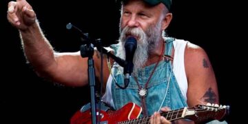 Οι μουσικές επιλογές του e-ptolemeos.gr – Seasick Steve – Don’t Know Why She Love Me But She Do (Live 2011)