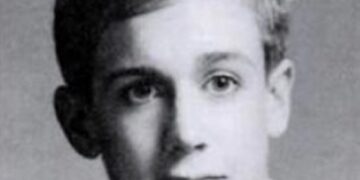 Η Μουσική Γωνιά του Μίλτου Ηλιάδη στο e-ptolemeos.gr – Iggy Pop – Cry For Love [Official Music Video]