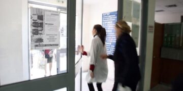 Ο Κουρουμπλής απολύει τους διοικητές των νοσοκομείων αζημίως και χωρίς αιτιολόγηση