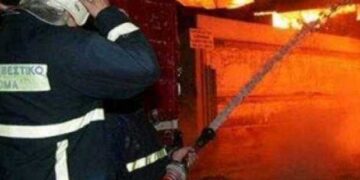 “Λαμπάδιασε” στάβλος στο δρόμο Πτολεμαΐδας – Πενταβρύσου τα ξημερώματα  – Κάηκαν τρακτέρ και ζωοτροφές – Σοβαρές υλικές ζημιές στις εγκαταστάσεις του στάβλου