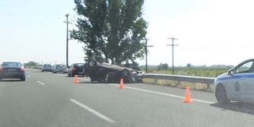 Αυτοκίνητο τουμπάρισε στην Εγνατία Οδό μετά την Κουλούρα (βίντεο)