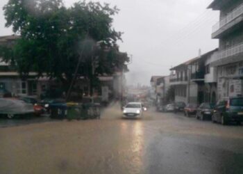 Ποτάμια λάσπης στη Σιάτιστα από την καταιγίδα!! Βίντεο…