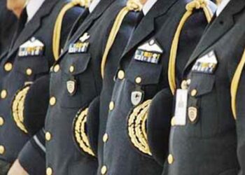 Οι στρατηγοί Βερυβάκης, Γράψας, ο πτέραρχος Κλόκοζας και άλλοι 62 στρατιωτικοί υπέρ του «ναι»