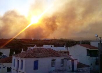 Ατύχημα με Καναντέρ στη φωτιά της Λακωνίας – Σώοι οι δύο χειριστές!