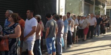 Πώς και μέχρι πόσα χρήματα μπορείτε να κάνετε ανάληψη από τις τράπεζες