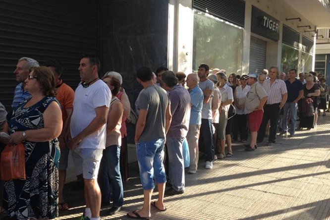 Πώς και μέχρι πόσα χρήματα μπορείτε να κάνετε ανάληψη από τις τράπεζες