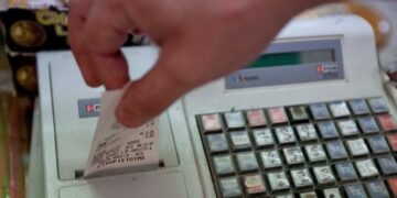 ΦΠΑ: Το… ζύγι θα κρίνει τι θα πάει στο 23% και τι στο 13%!- Νέο αλαλούμ στην αγορά από Δευτέρα