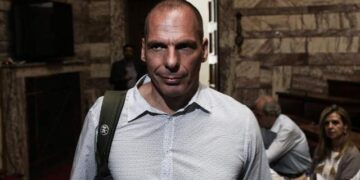 Βαρουφάκης: Θα επιστρέψω, είμαι ο πολιτικός με τους περισσότερους σταυρούς
