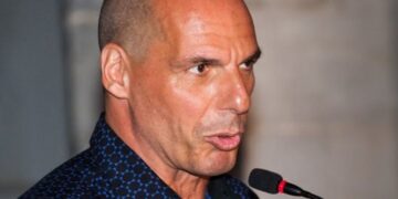 Παραιτήθηκε ο Γιάνης Βαρουφάκης