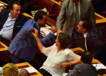 Ο Χάρης Κάτανας Βουλευτής Π.Ε. Κοζάνης των ΑΝΕΛ επιτίθεται στον Άδωνι Γεωργιάδη (φωτό)