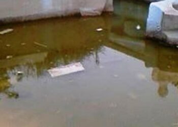 Αναγνώστης Π.Κ.: “Ντροπή για το συντριβάνι βρωμιάς στην κεντρική πλατεία της Πτολεμαΐδας” – Από την στήλη ”Φωτογραφίζουμε τα κακώς κείμενα!”