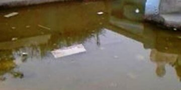 Αναγνώστης Π.Κ.: “Ντροπή για το συντριβάνι βρωμιάς στην κεντρική πλατεία της Πτολεμαΐδας” – Από την στήλη ”Φωτογραφίζουμε τα κακώς κείμενα!”