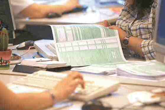 Λήγει σήμερα η προθεσμία υποβολής φορολογικών δηλώσεων