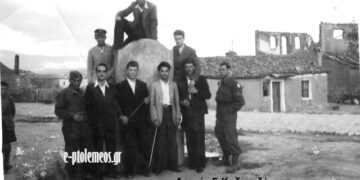Φιλική παρέα της άνω Πτολεμαϊδος σε αναμνηστική φώτο με πολλά νοήματα το 1948… Από την στήλη του Γεώργιου Καζαντζή στον Παλμό 23/09/2015