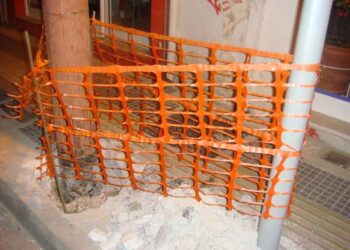 Αναγνώστης Γ.Α.: “Ξηλώνουν πλακάκια που τοποθετήθηκαν πριν 2-3 εβδομάδες!”