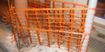 Αναγνώστης Γ.Α.: “Ξηλώνουν πλακάκια που τοποθετήθηκαν πριν 2-3 εβδομάδες!”